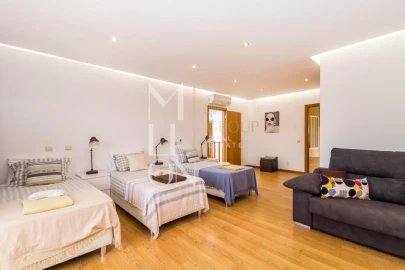 Moradia T5 para Venda em Albufeira e Olhos de Água