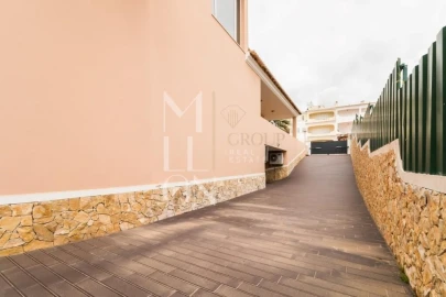 Moradia T5 para Venda em Albufeira e Olhos de Água