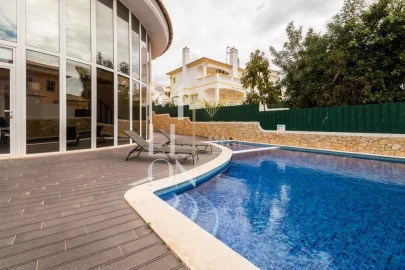 Moradia T5 para Venda em Albufeira e Olhos de Água