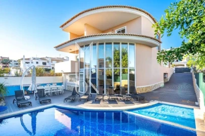 Moradia T5 para Venda em Albufeira e Olhos de Água