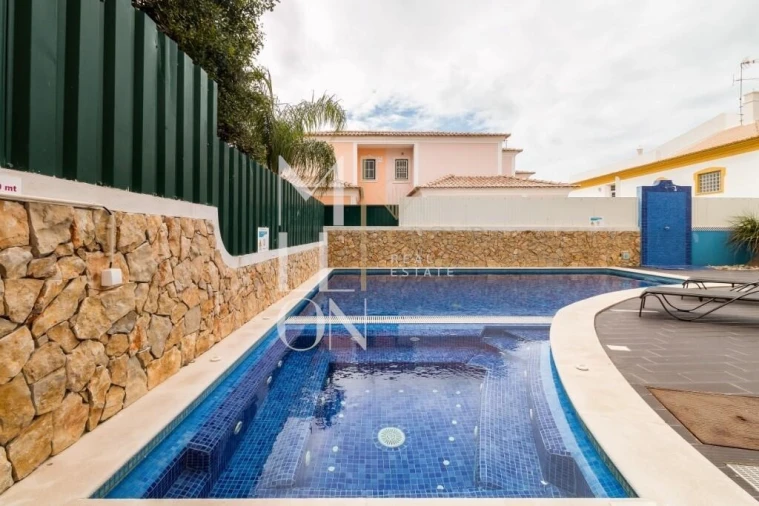 Moradia T5 para Venda em Albufeira e Olhos de Água Foto 3