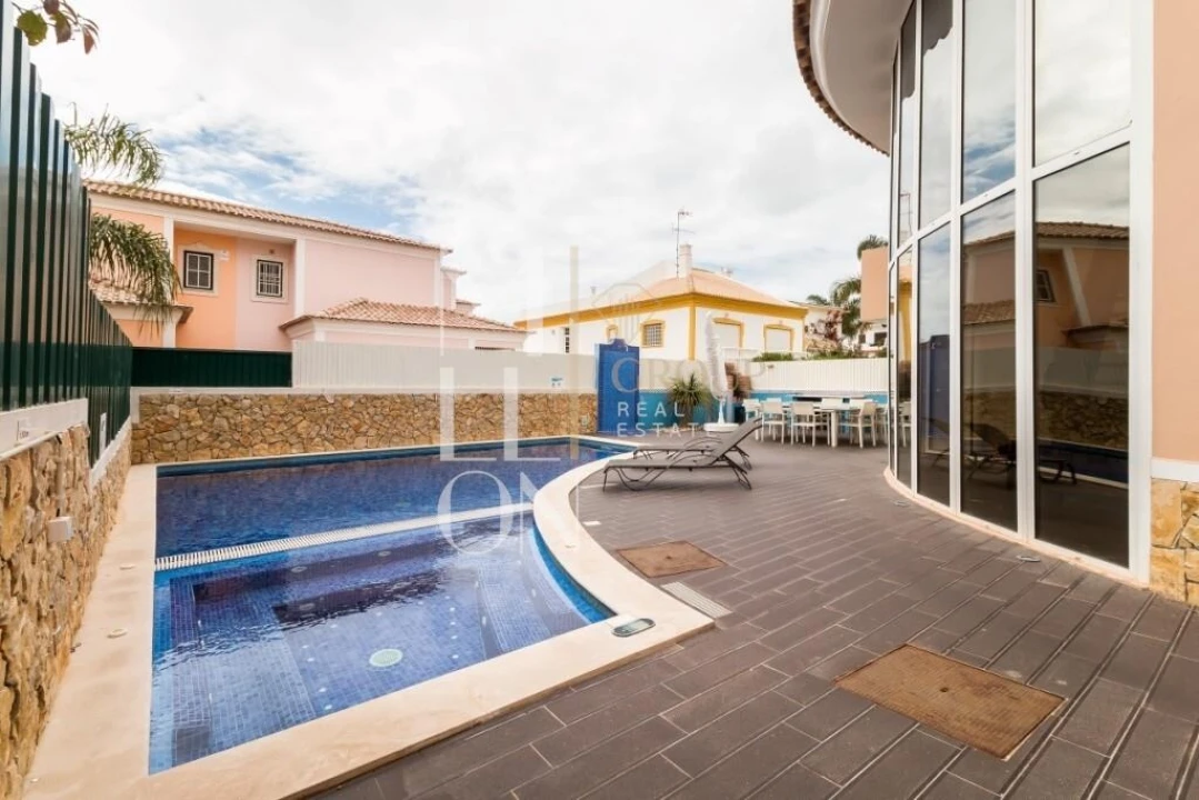 Moradia T5 para Venda em Albufeira e Olhos de Água Foto 2