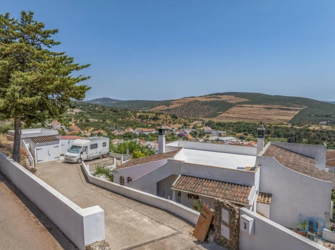 Moradia T3 para Venda em Alte Foto 3