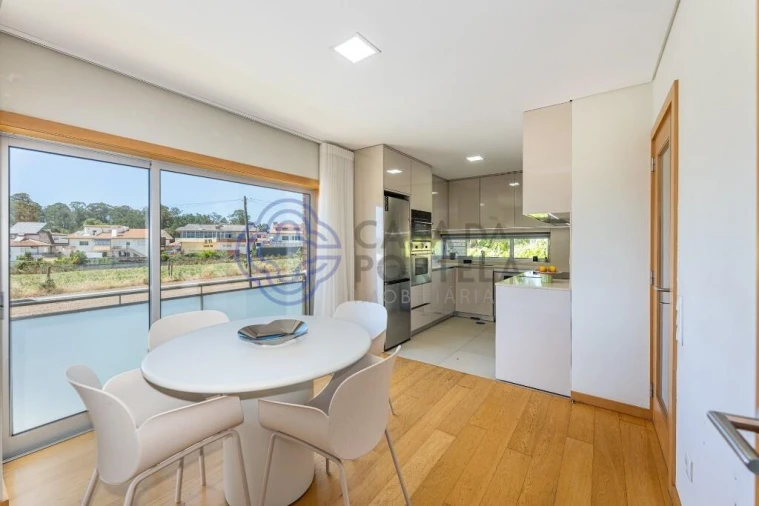 Moradia T4 para Venda em Folgosa Foto 11