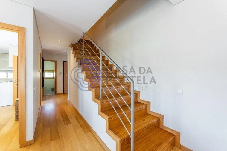 Moradia T4 para Venda em Folgosa Foto 5