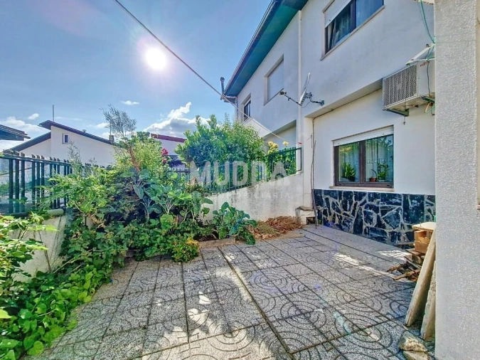 Moradia T3 para Venda em Sé, Santa Maria e Meixedo Foto 12