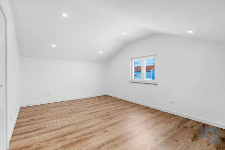 Moradia T4 para Venda em Atouguia da Baleia Foto 13