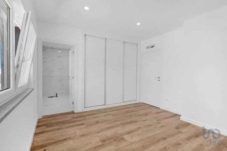 Moradia T4 para Venda em Atouguia da Baleia Foto 6