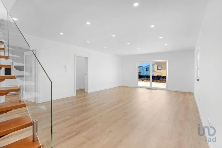 Moradia T4 para Venda em Atouguia da Baleia Foto 2