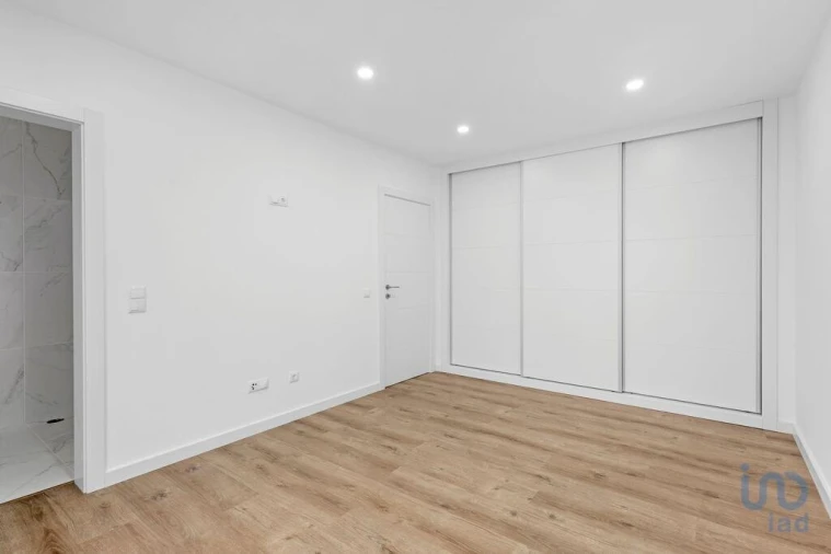 Moradia T4 para Venda em Atouguia da Baleia Foto 9