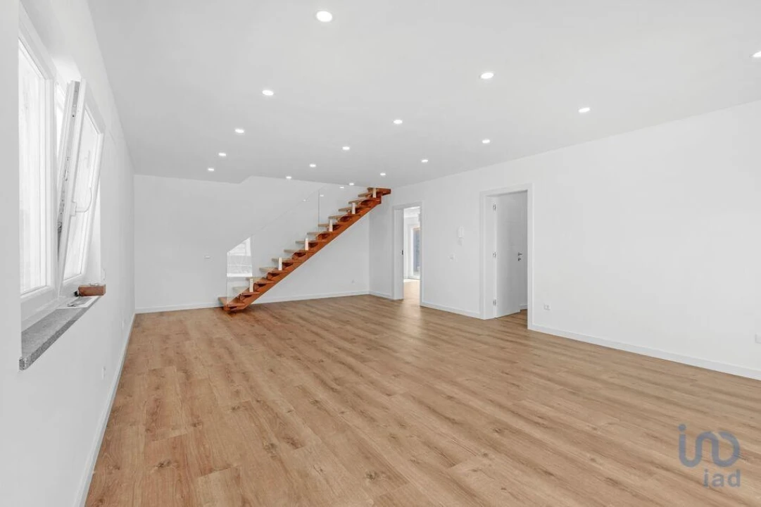 Moradia T4 para Venda em Atouguia da Baleia Foto 3