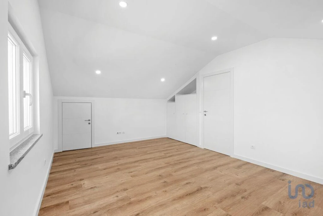 Moradia T4 para Venda em Atouguia da Baleia Foto 8