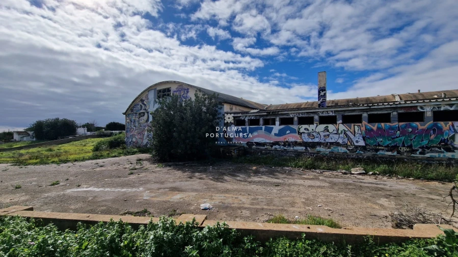 Prédio para Venda em Quelfes Foto 7