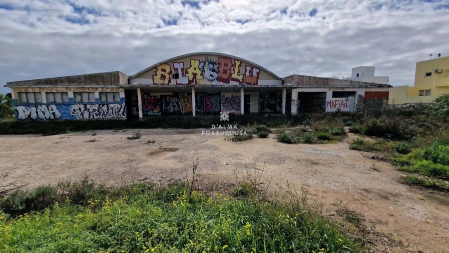 Prédio para Venda em Quelfes Foto 3