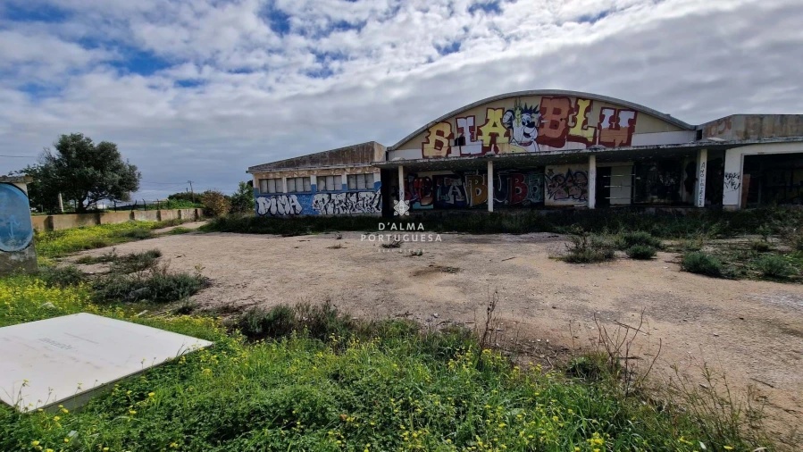 Prédio para Venda em Quelfes Foto 5
