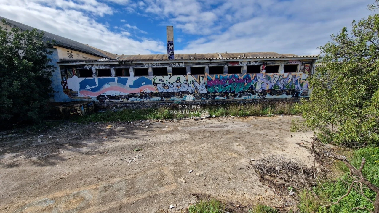 Prédio para Venda em Quelfes Foto 6