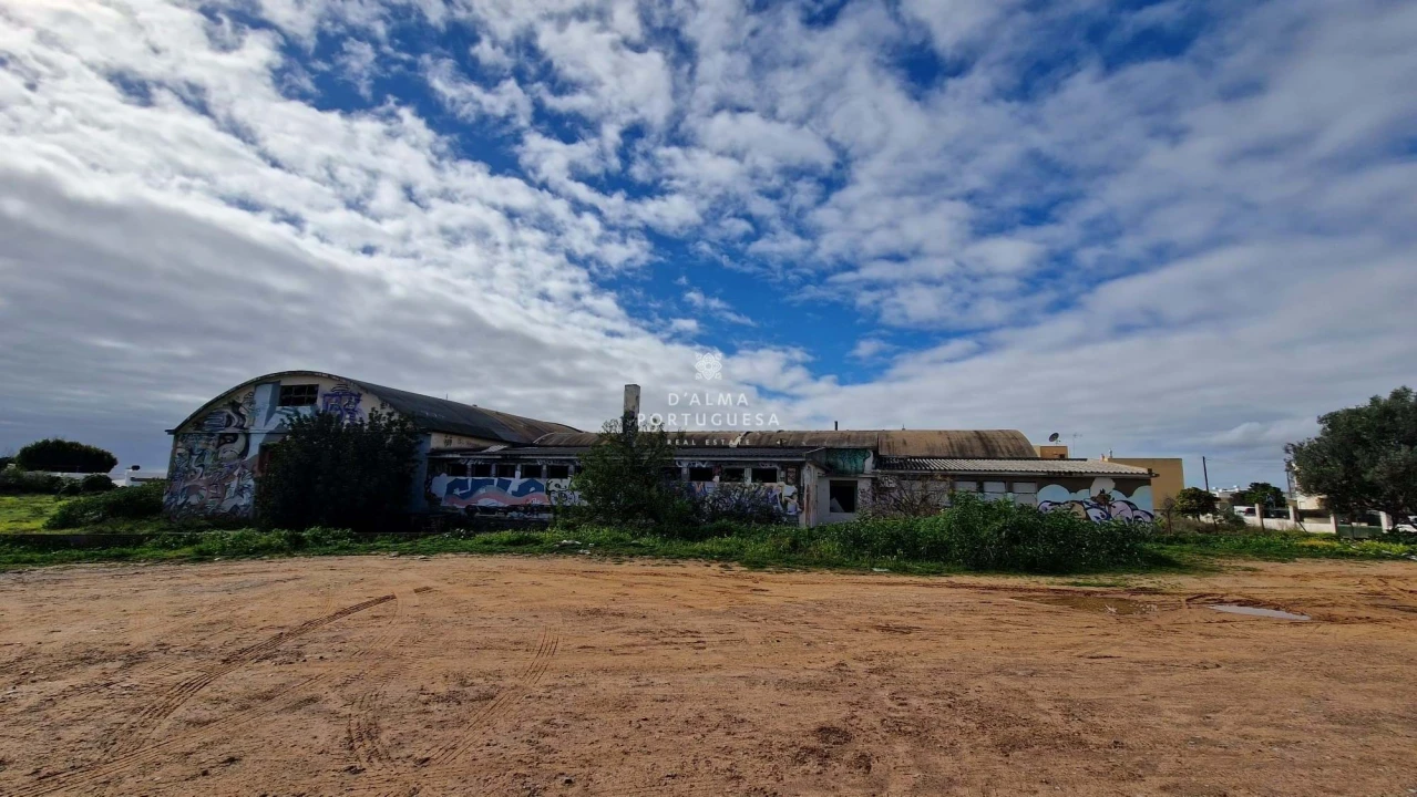 Prédio para Venda em Quelfes Foto 9
