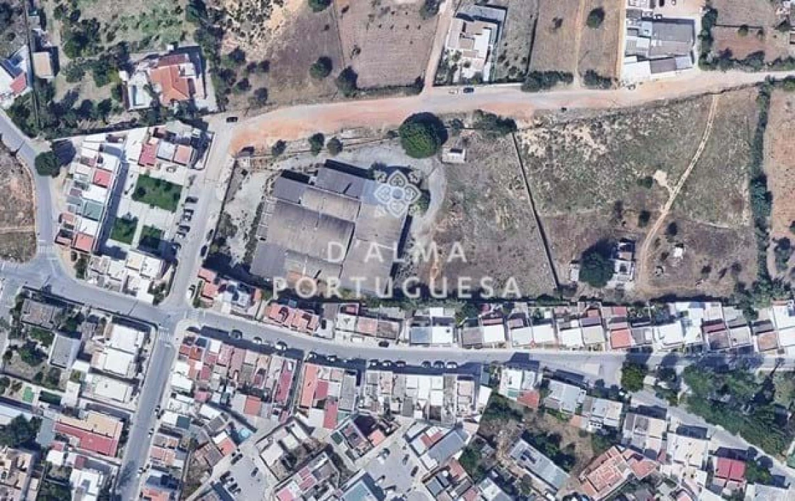 Prédio para Venda em Quelfes Foto 10