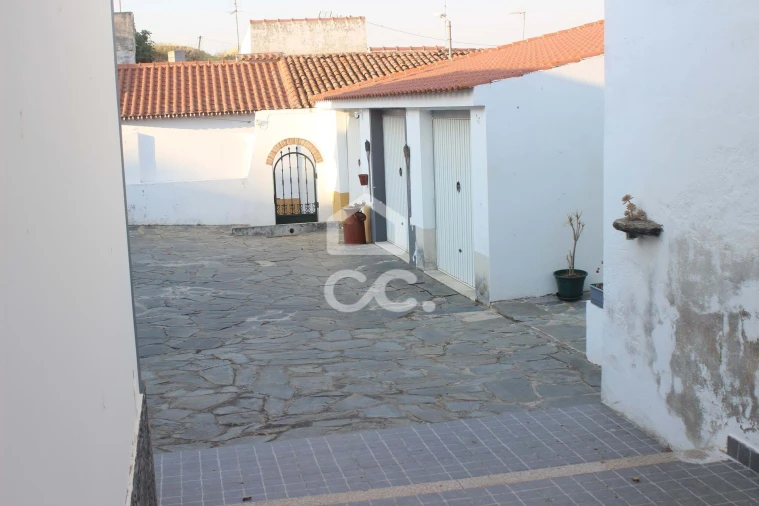 Moradia T3 para Venda em Mourão Foto 34