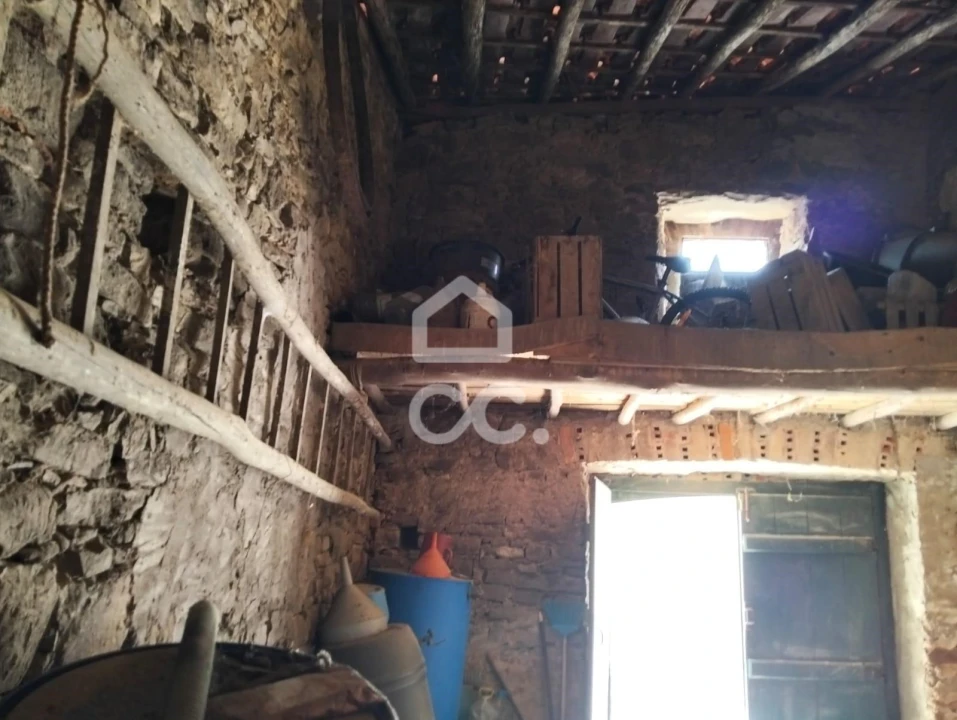 Armazém para Venda em Vilarinho dos Galegos e Ventozelo Foto 3