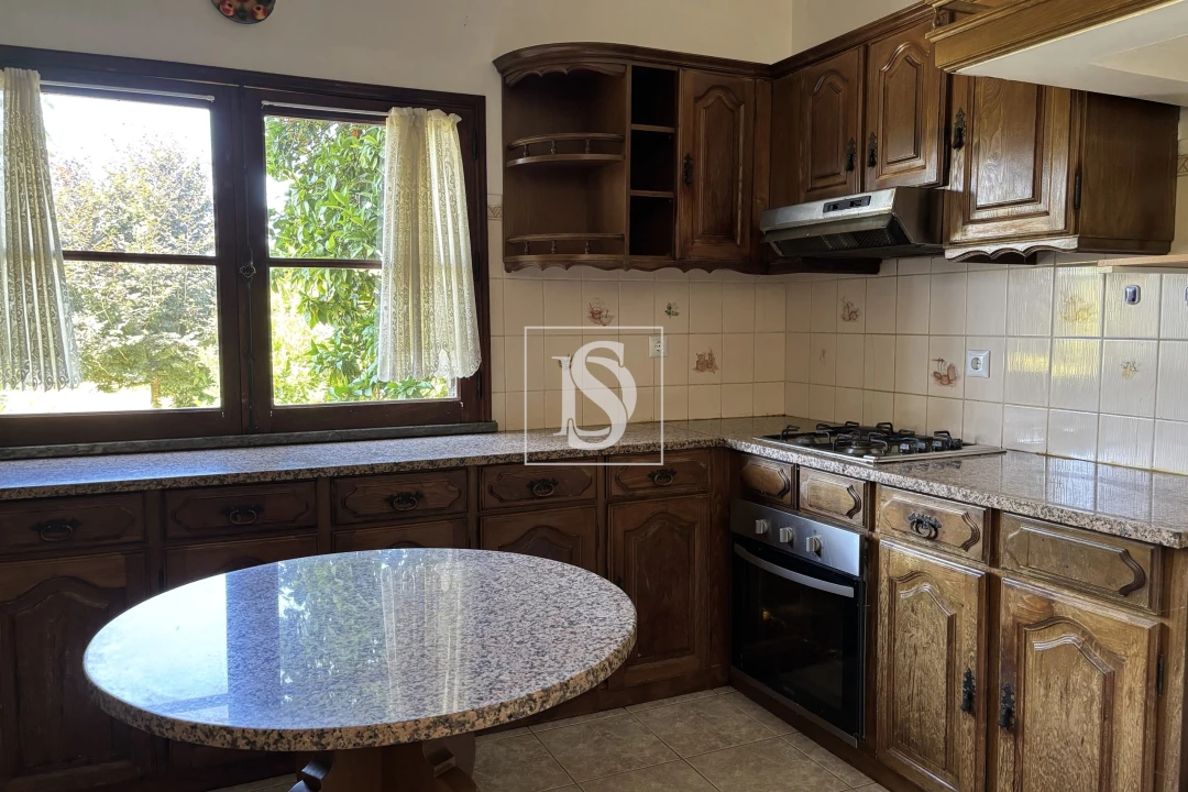 Moradia T4 para Venda em Molelos Foto 11