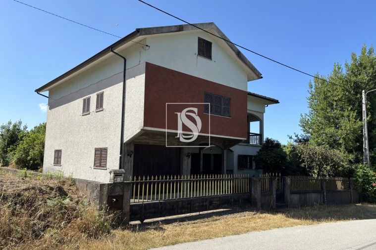 Moradia T4 para Venda em Molelos Foto 1