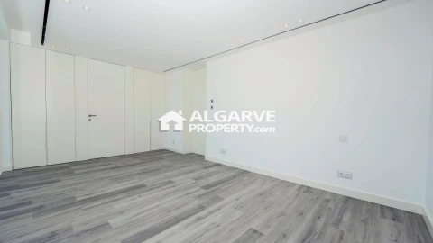 Moradia T5 para Venda em Almancil