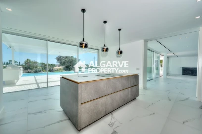 Moradia T5 para Venda em Almancil