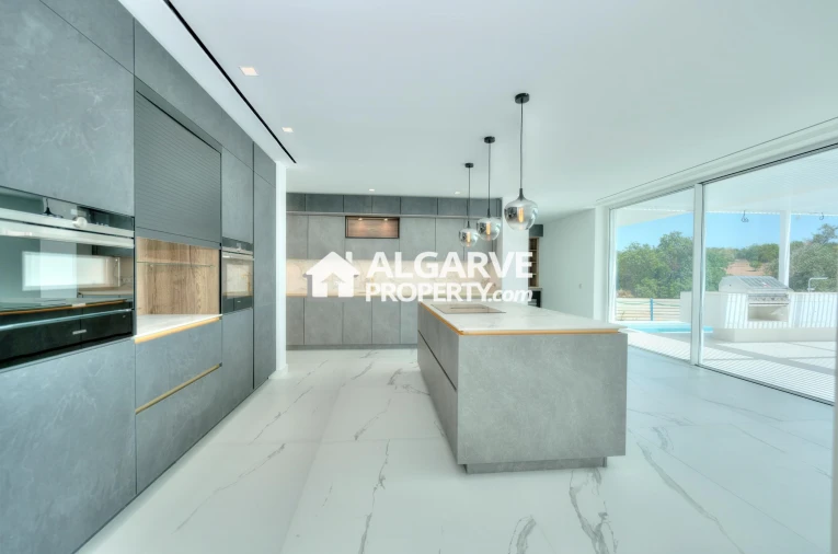 Moradia T5 para Venda em Almancil Foto 14