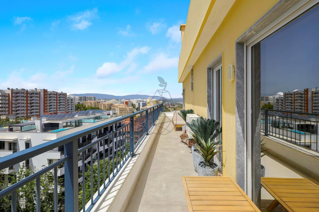 Apartamento T4 para Arrendamento em Portimão Foto 9