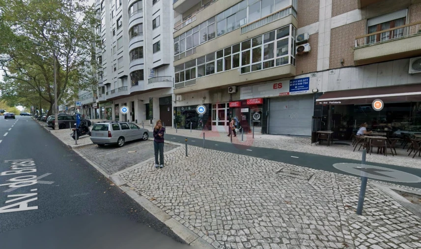 Loja para Venda em Alvalade Foto 1