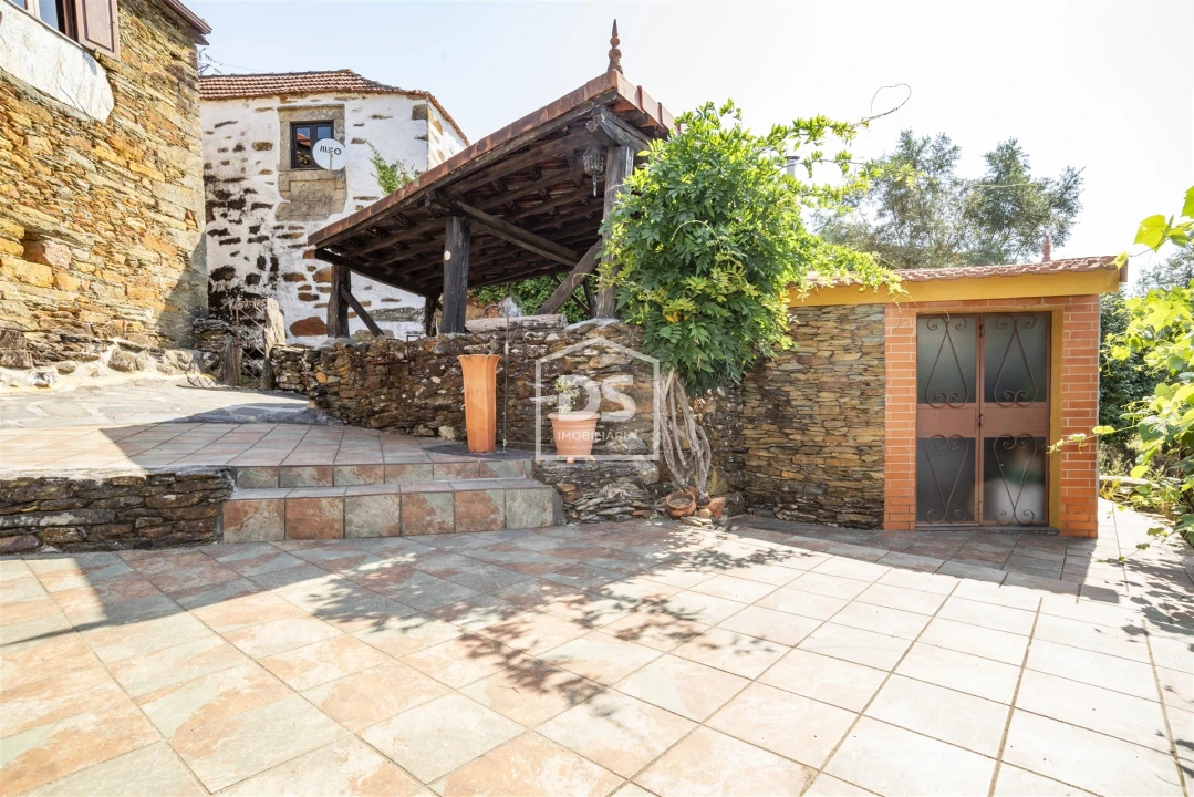 Moradia T5 para Venda em São Miguel do Mato Foto 34