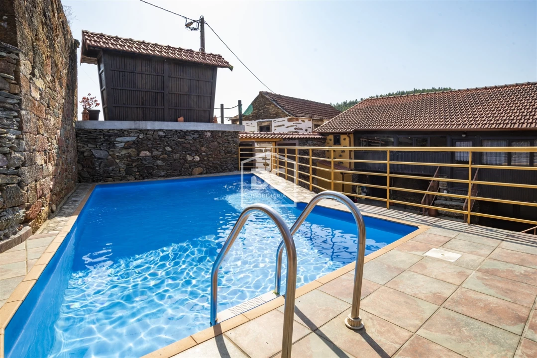 Moradia T5 para Venda em São Miguel do Mato Foto 13