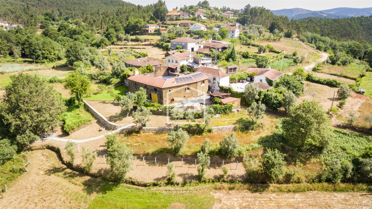 Moradia T5 para Venda em São Miguel do Mato Foto 5