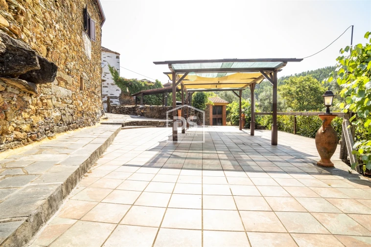 Moradia T5 para Venda em São Miguel do Mato Foto 32