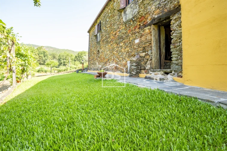 Moradia T5 para Venda em São Miguel do Mato Foto 31