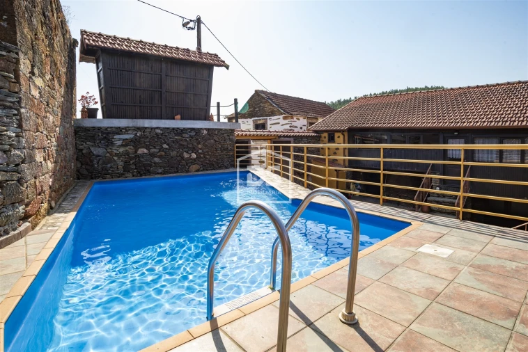 Moradia T5 para Venda em São Miguel do Mato Foto 13