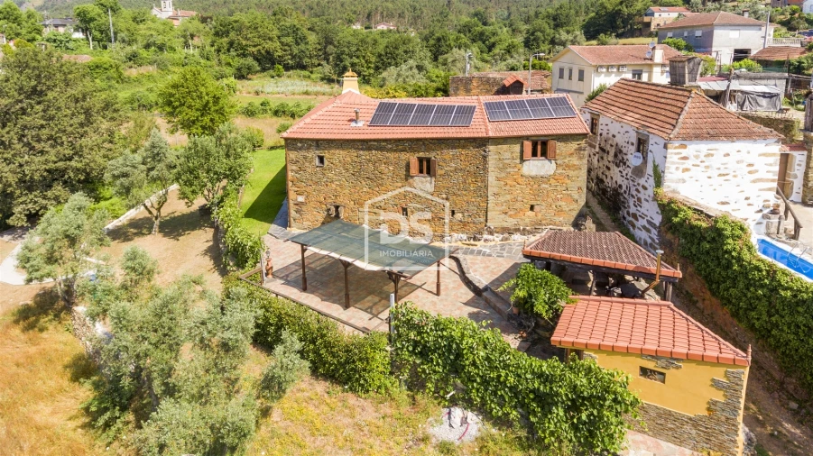 Moradia T5 para Venda em São Miguel do Mato Foto 8