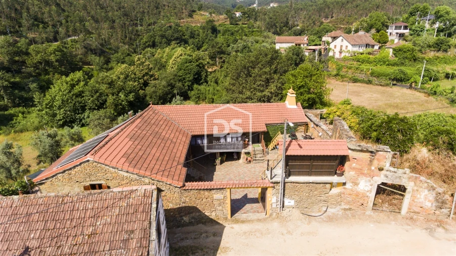 Moradia T5 para Venda em São Miguel do Mato Foto 2