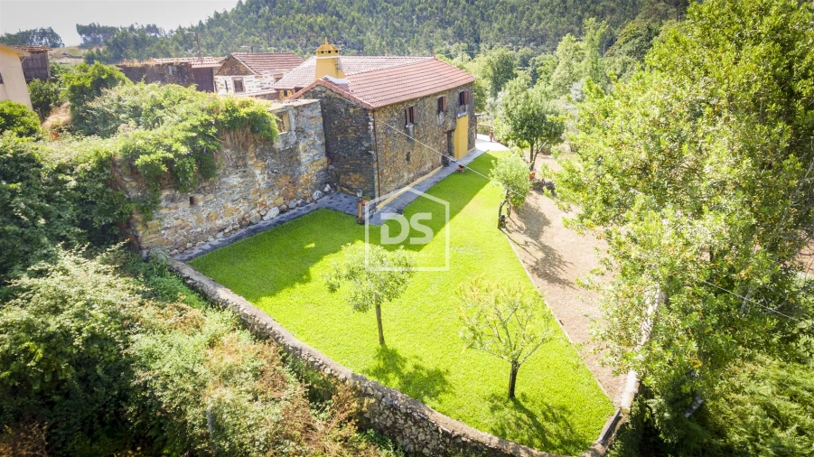 Moradia T5 para Venda em São Miguel do Mato Foto 1