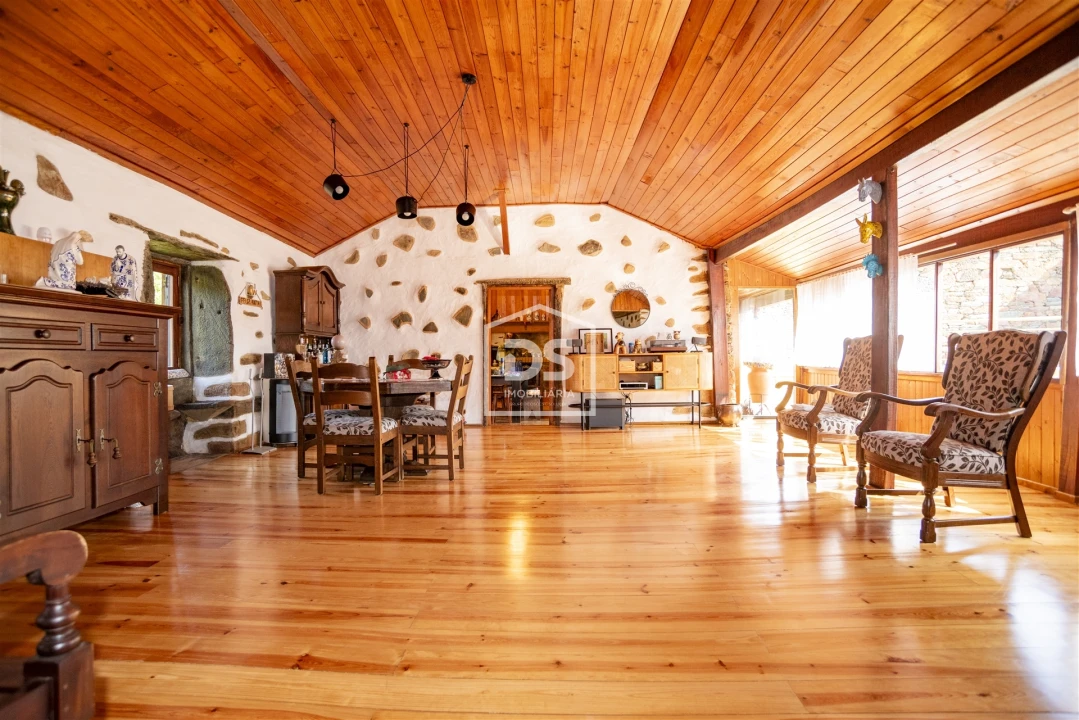 Moradia T5 para Venda em São Miguel do Mato Foto 18