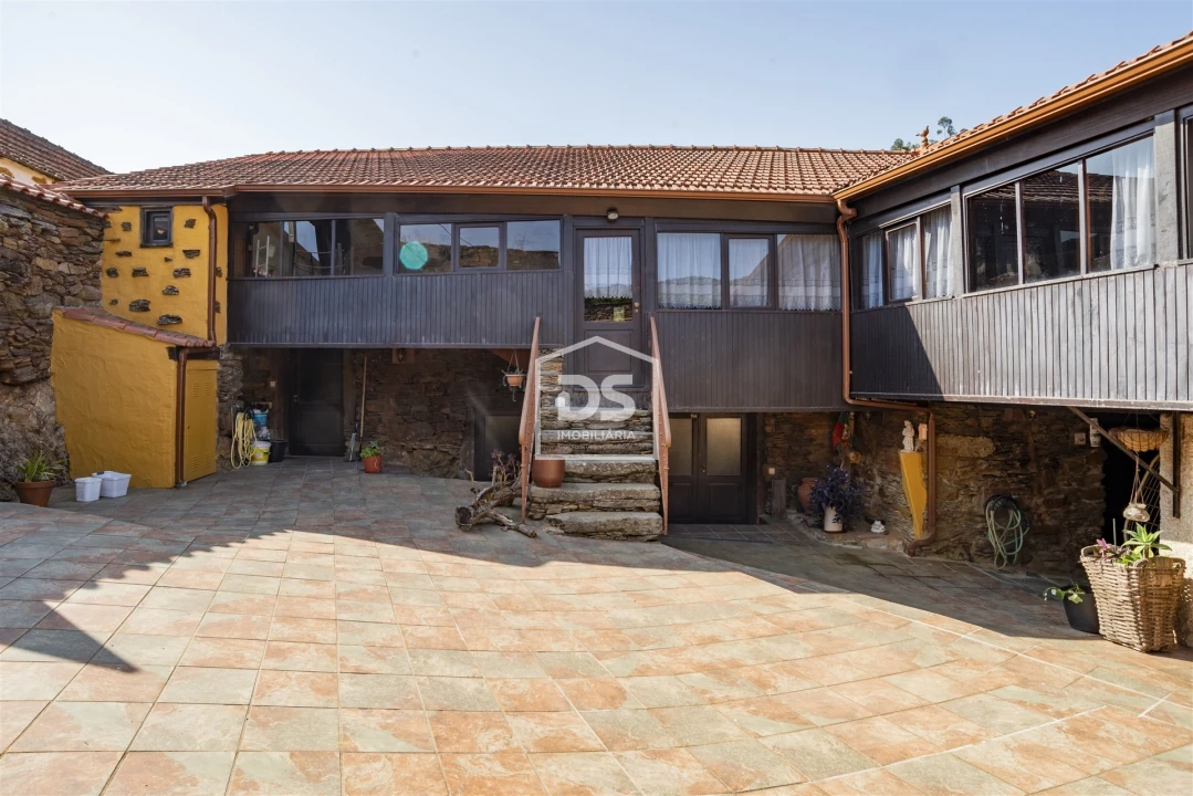 Moradia T5 para Venda em São Miguel do Mato Foto 15