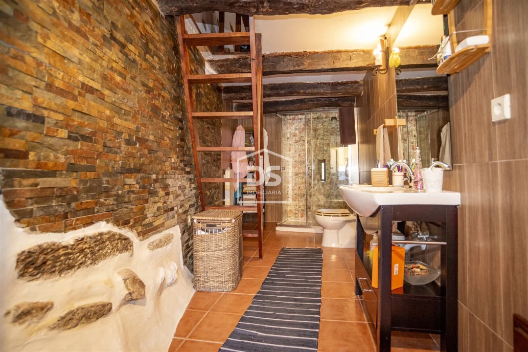 Moradia T5 para Venda em São Miguel do Mato Foto 29