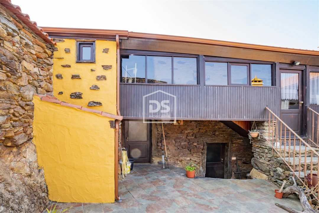 Moradia T5 para Venda em São Miguel do Mato Foto 26