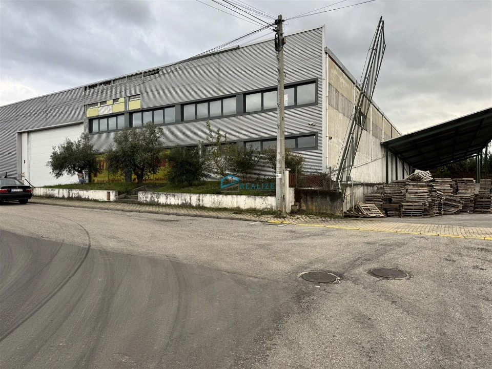 Armazém para Venda em Constantim e Vale de Nogueiras Foto 2