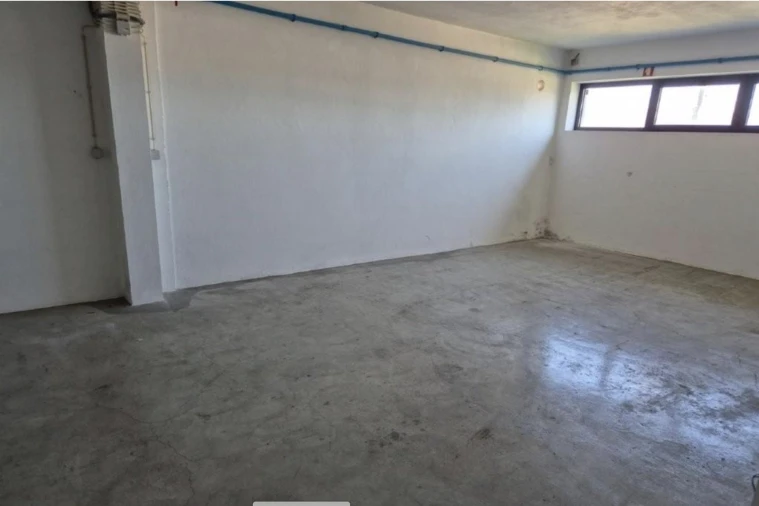 Armazém para Venda em Constantim e Vale de Nogueiras Foto 9