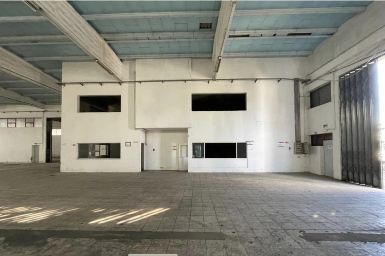 Armazém para Venda em Constantim e Vale de Nogueiras Foto 5