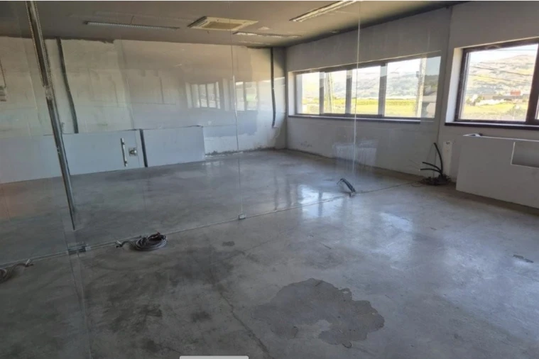 Armazém para Venda em Constantim e Vale de Nogueiras Foto 6