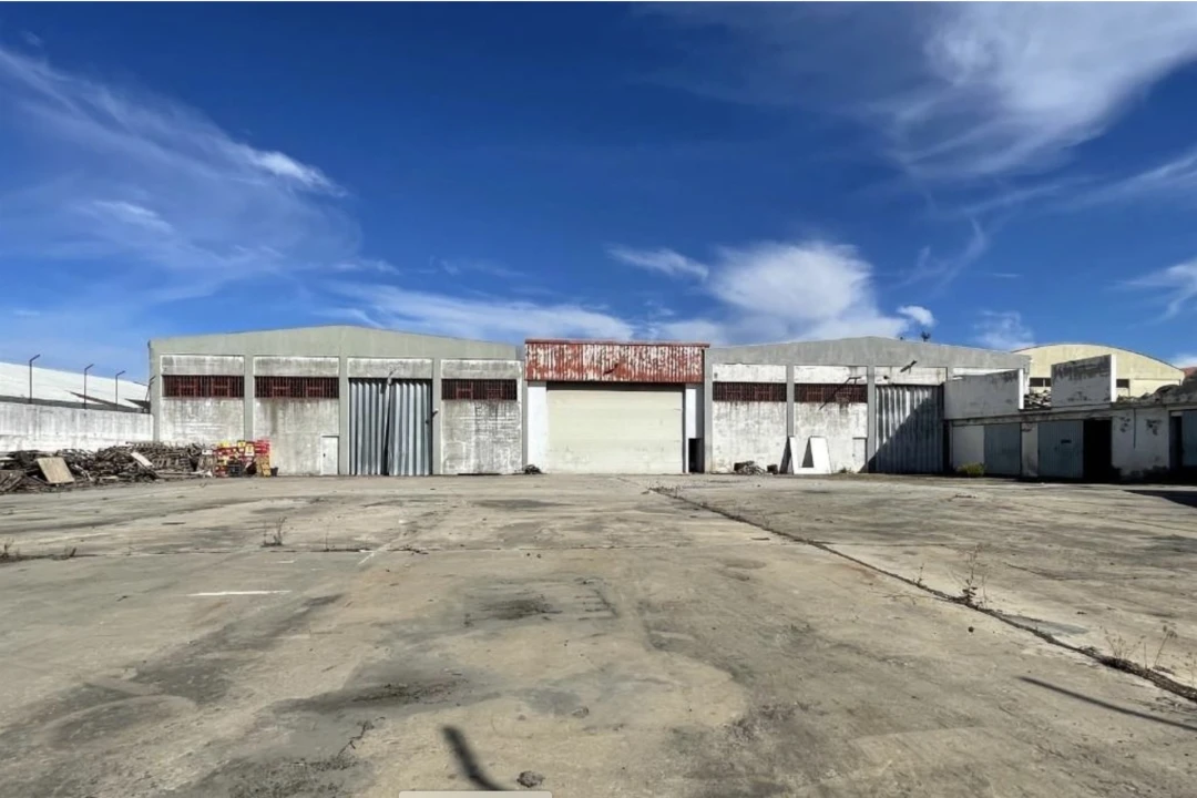 Armazém para Venda em Constantim e Vale de Nogueiras Foto 13