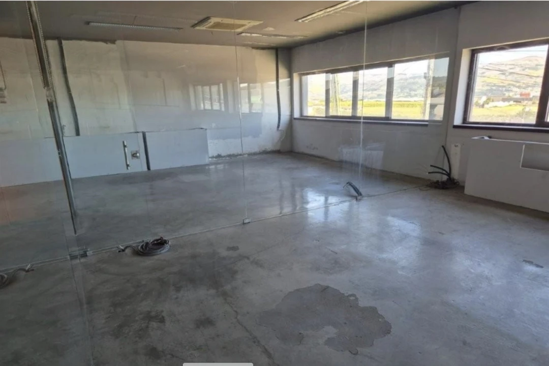 Armazém para Venda em Constantim e Vale de Nogueiras Foto 6